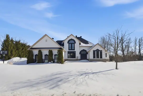 11 Basswood CIR, Oro-medonte, ON L0L 2L0