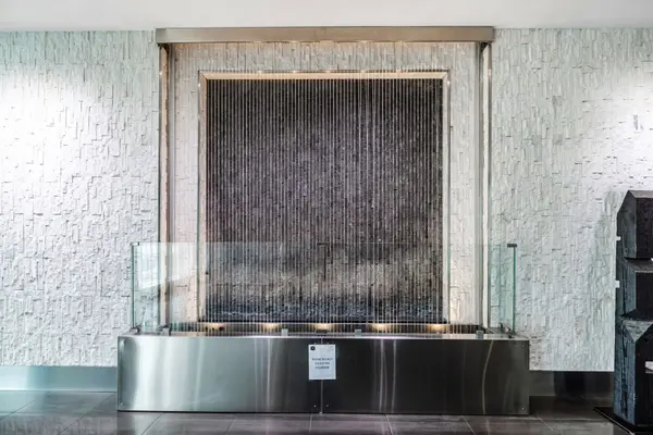 55 Speers RD #308, Oakville, ON L6K 0H9