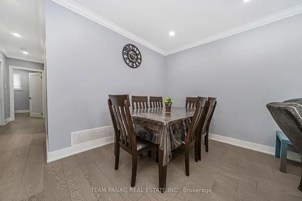 8 Benton ST, Brampton, ON L6W 3B9