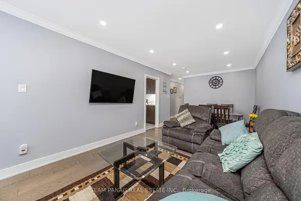 8 Benton ST, Brampton, ON L6W 3B9