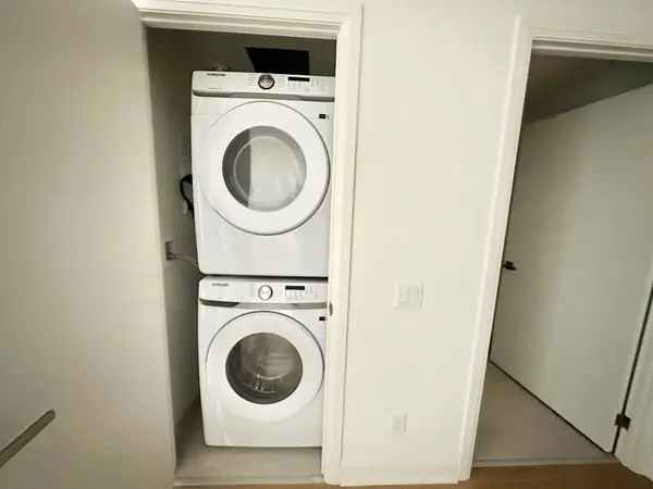 2 Erskine RD #608, Mississauga, ON L5B 0S1