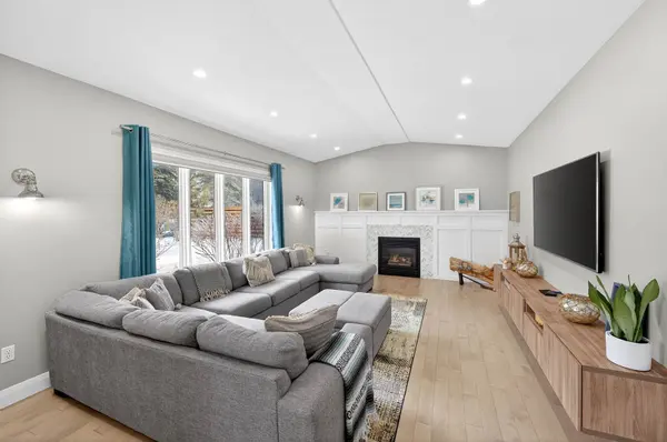 11 Elderberry LN, Hamilton, ON L0R 1H2