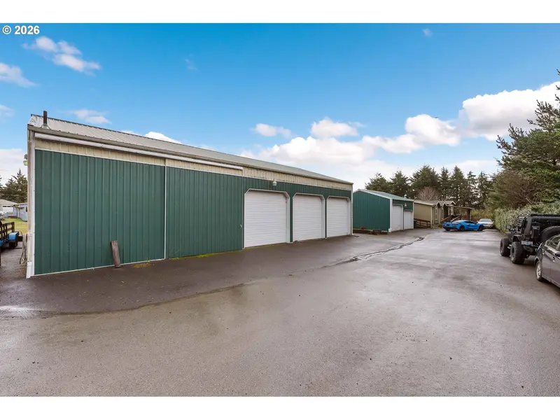 63255 SUNRISE RD, Coos Bay, OR 97420