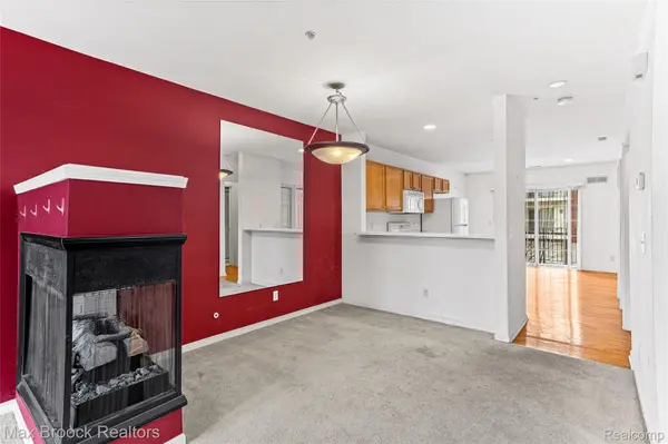 3086 CAMDEN DR, Troy, MI 48084