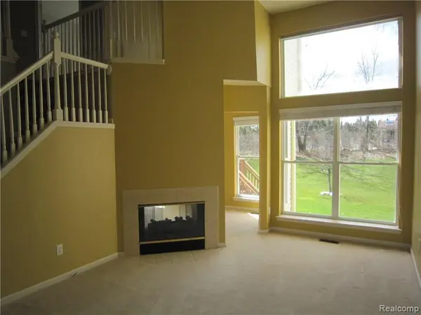 1069 CALPERNIA, Wixom, MI 48393