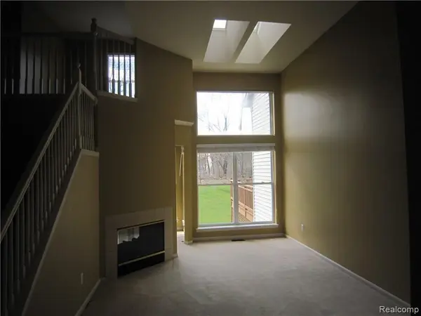 1069 CALPERNIA, Wixom, MI 48393