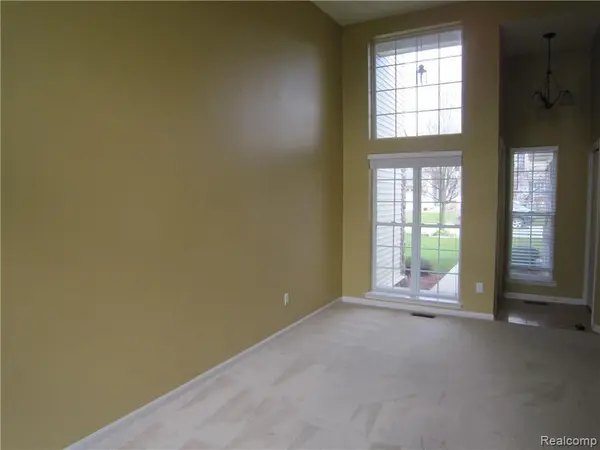 1069 CALPERNIA, Wixom, MI 48393