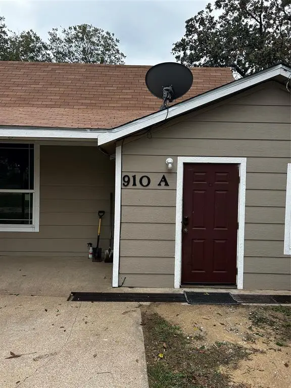 910 W Long Street, Stephenville, TX 76401