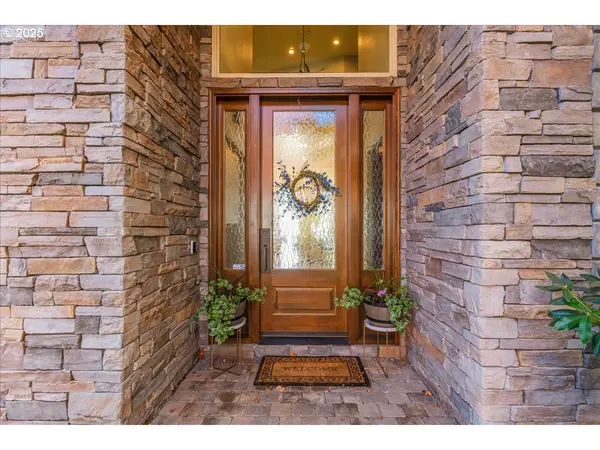 4027 NW RIGGS DR, Portland, OR 97229