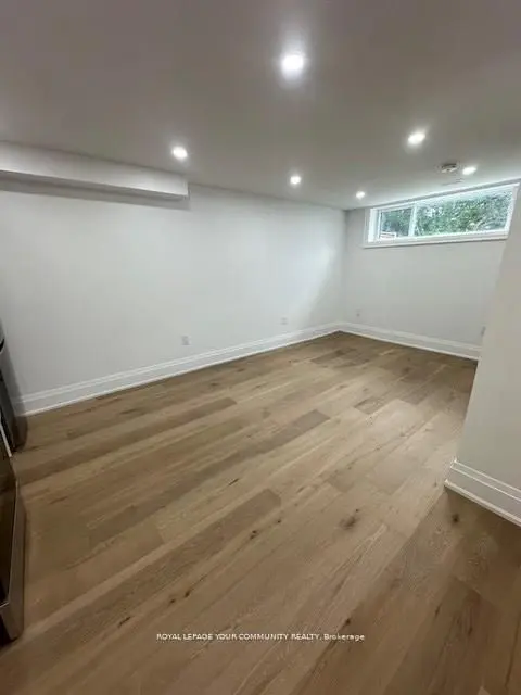 12 Kemano RD #BASEMENT, Aurora, ON L4G 2Y1