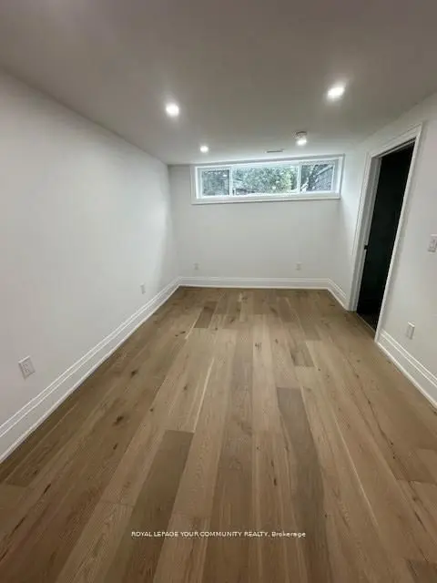 12 Kemano RD #BASEMENT, Aurora, ON L4G 2Y1