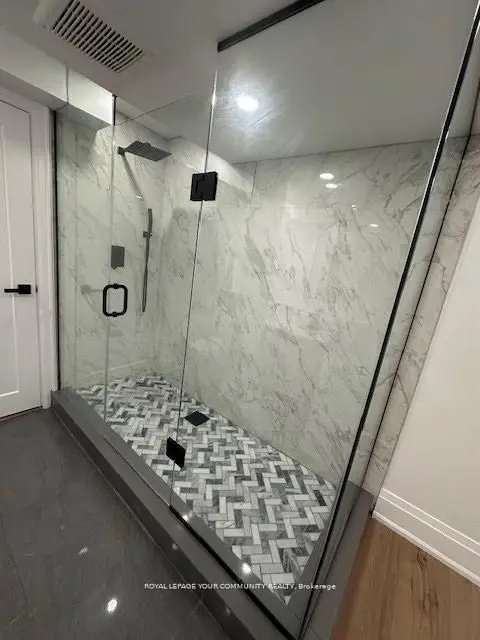 12 Kemano RD #BASEMENT, Aurora, ON L4G 2Y1