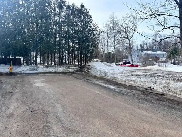 564 Keewatin AVE, Tay, ON L0K 1R0