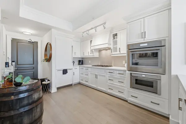 2060 Lakeshore RD #1102, Burlington, ON L7R 0G2