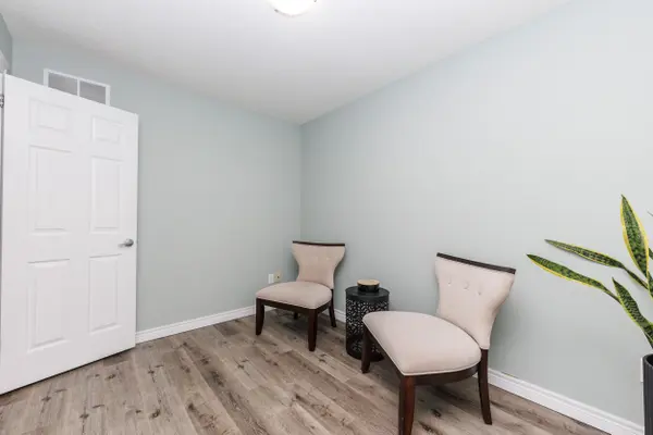 1 Sunnydale CT, West Lincoln, ON L0R 2A0