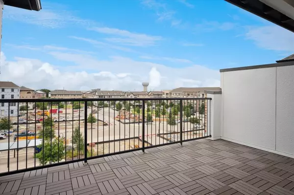 Addison, TX 75001,14954 Oak Street