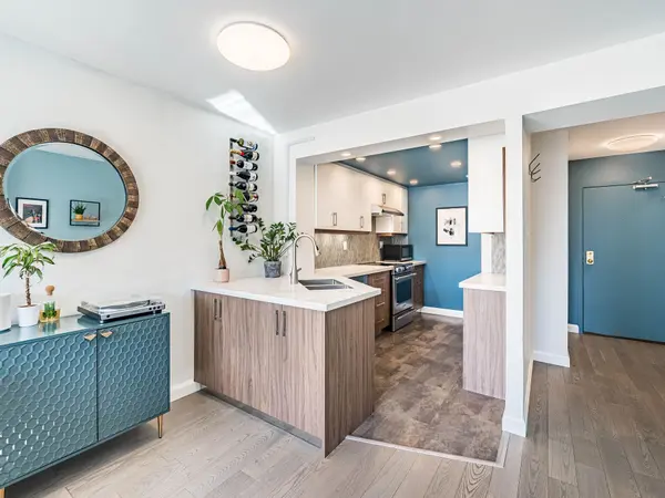 456 College ST #301, Toronto C01, ON M6G 4A3