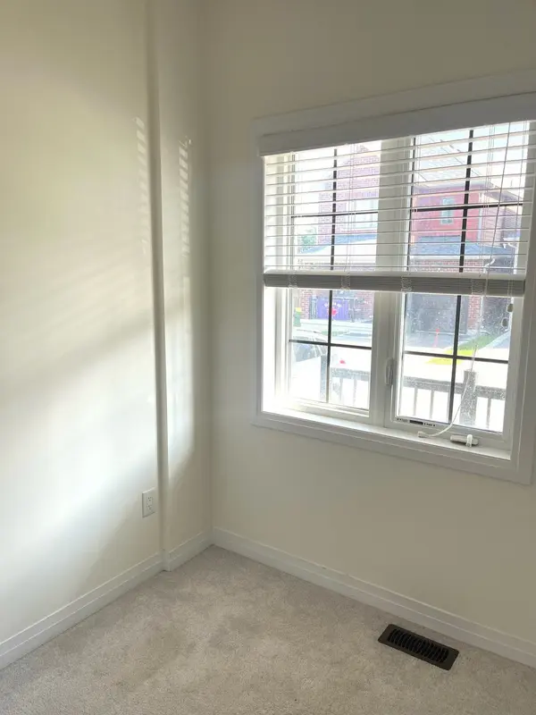 8 Bedford Estates CRES, Barrie, ON L4N 9K6