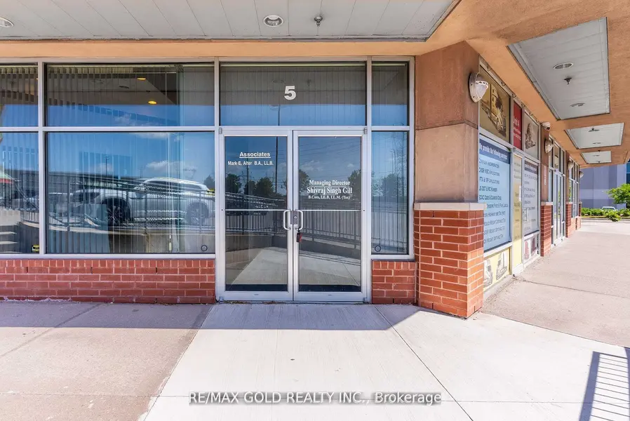 351 Parkhurst SQ #5, Brampton, ON L6T 0C2