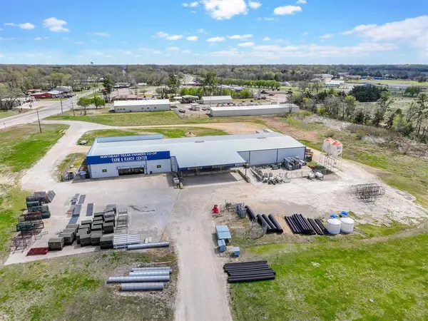 150 W Main Street, Clarksville, TX 75426