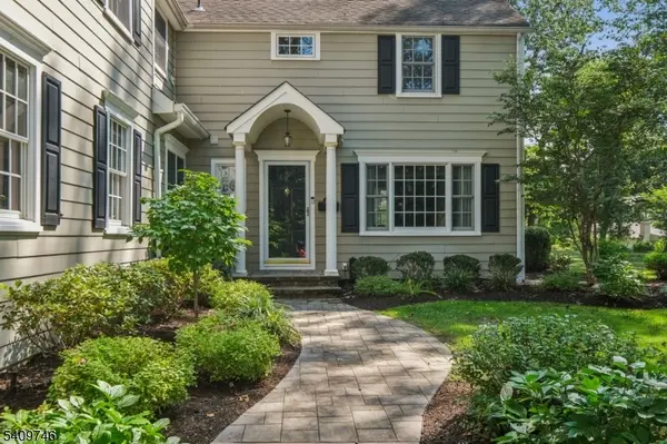 61 Oakwood Dr, New Providence Boro, NJ 07974