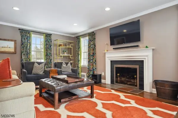 61 Oakwood Dr, New Providence Boro, NJ 07974