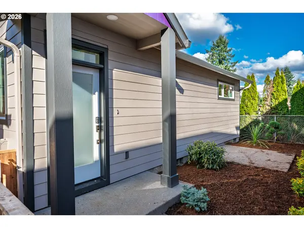 6235 SE Knapp St #B, Portland, OR 97206