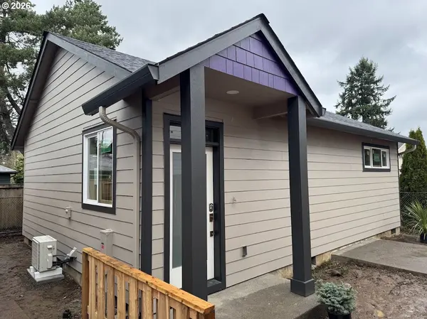 6235 SE Knapp St #B, Portland, OR 97206