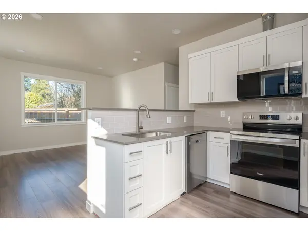 6235 SE Knapp St #B, Portland, OR 97206