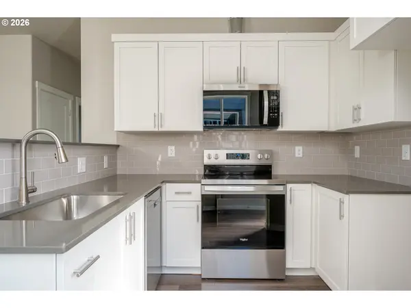 6235 SE Knapp St #B, Portland, OR 97206