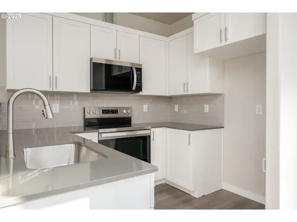 6235 SE Knapp St #B, Portland, OR 97206