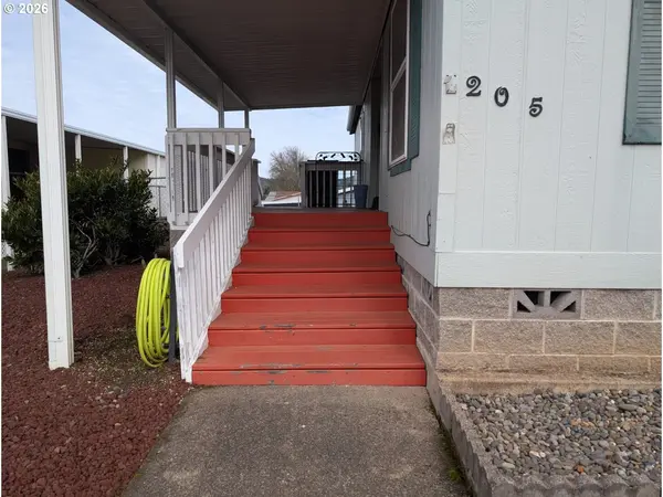 Roseburg, OR 97471,205 W RIVER RIDGE AVE