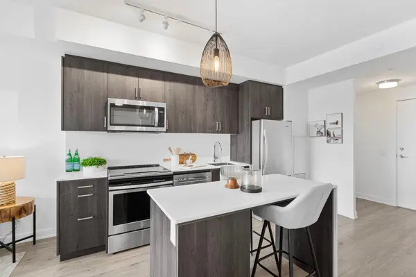 681 Yonge ST #206, Barrie, ON L4N 4E8