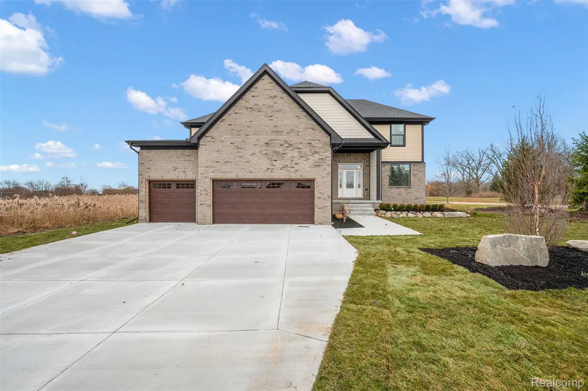 29700 Red Fox LN, Chesterfield Township, MI 48047