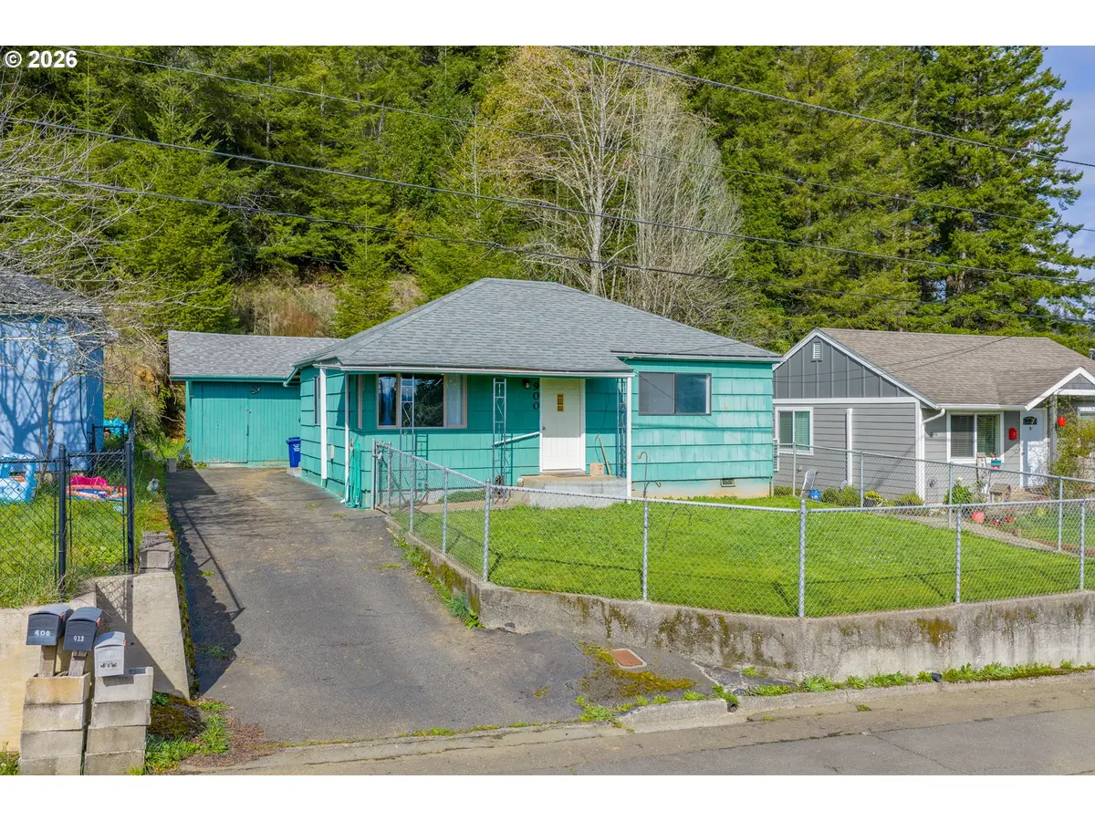 900 W 17TH ST, Coquille, OR 97423