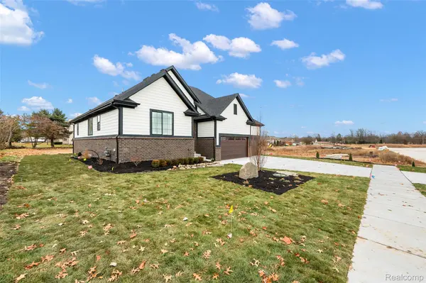 29697 Red Fox LN, Chesterfield Township, MI 48047