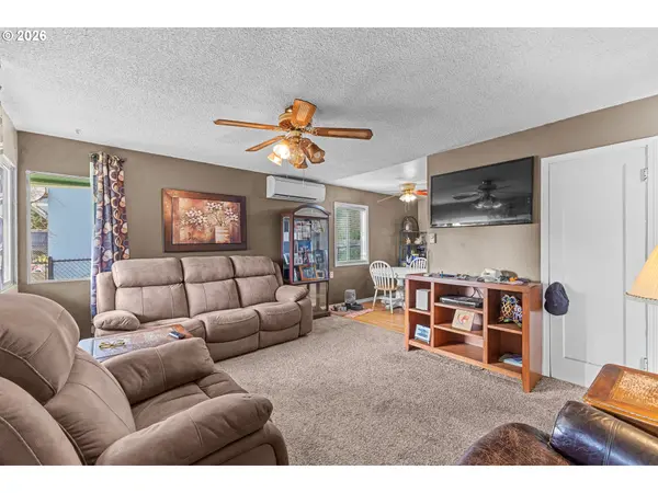 900 W 17TH ST, Coquille, OR 97423