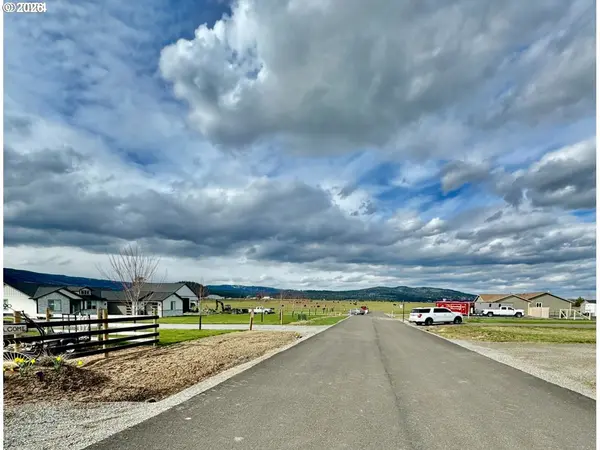 1003 N 15TH AVE, Elgin, OR 97827