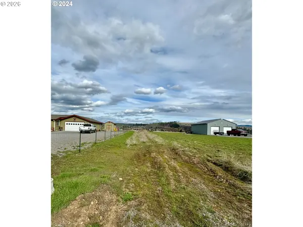 1003 N 15TH AVE, Elgin, OR 97827