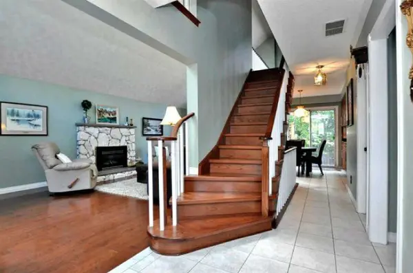 114 Lorne AVE, Newmarket, ON L3Y 4J6