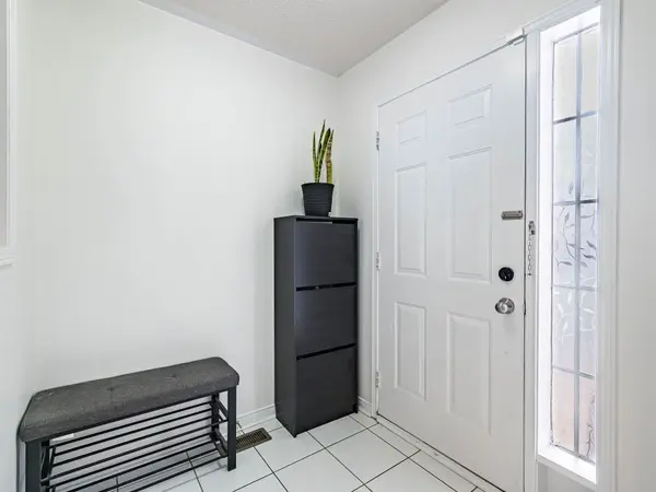 3927 Rippleton LN, Mississauga, ON L5N 6Z8