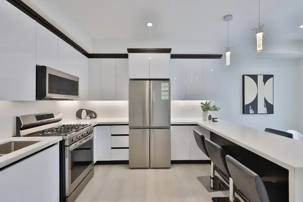 172 Royal York RD, Toronto W06, ON M8V 2V4