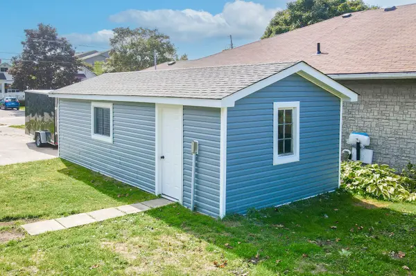 76 Bond ST W, Kawartha Lakes, ON K0M 1N0