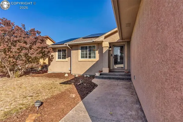 2327 Crestwood LN, Pueblo, CO 81008