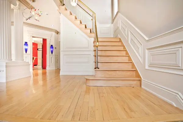 573 Old Orchard GRV, Toronto C04, ON M5M 2H2