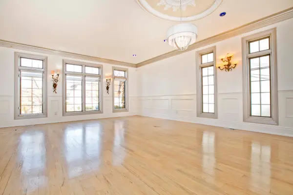 573 Old Orchard GRV, Toronto C04, ON M5M 2H2