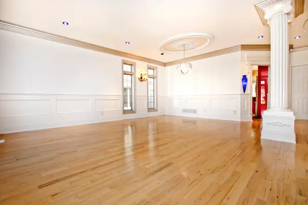 573 Old Orchard GRV, Toronto C04, ON M5M 2H2