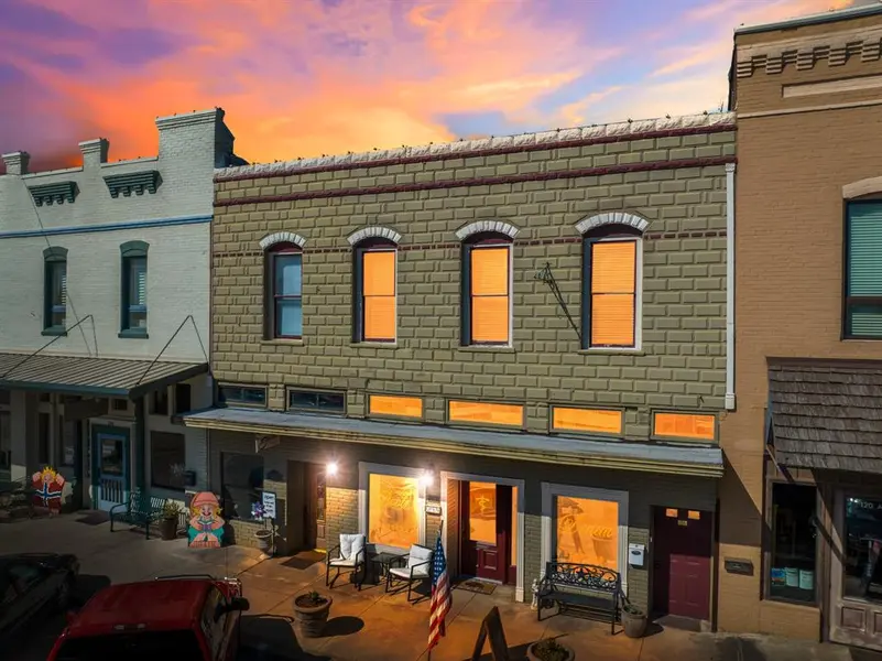 114 N Avenue D, Clifton, TX 76634