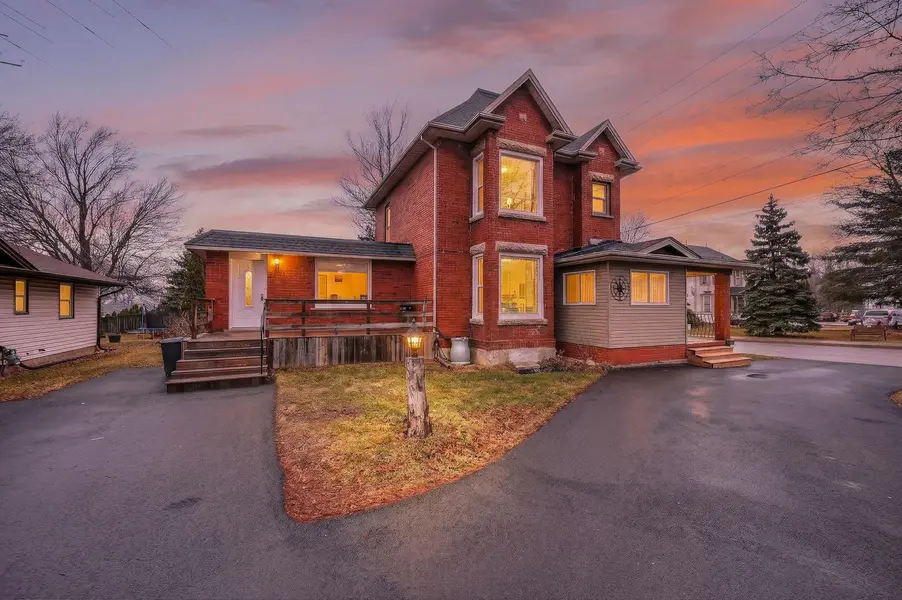 287 Main ST E, Grimsby, ON L3M 1P9