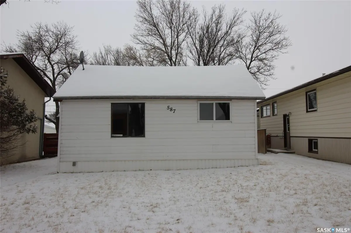 587 3rd STREET W, Shaunavon, SK S0N 2M0